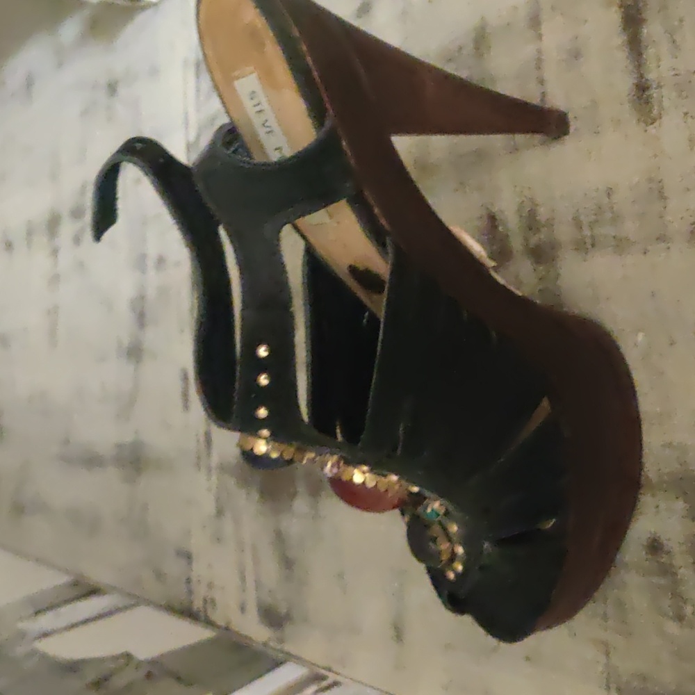 Platforms - Picture 2 of 4